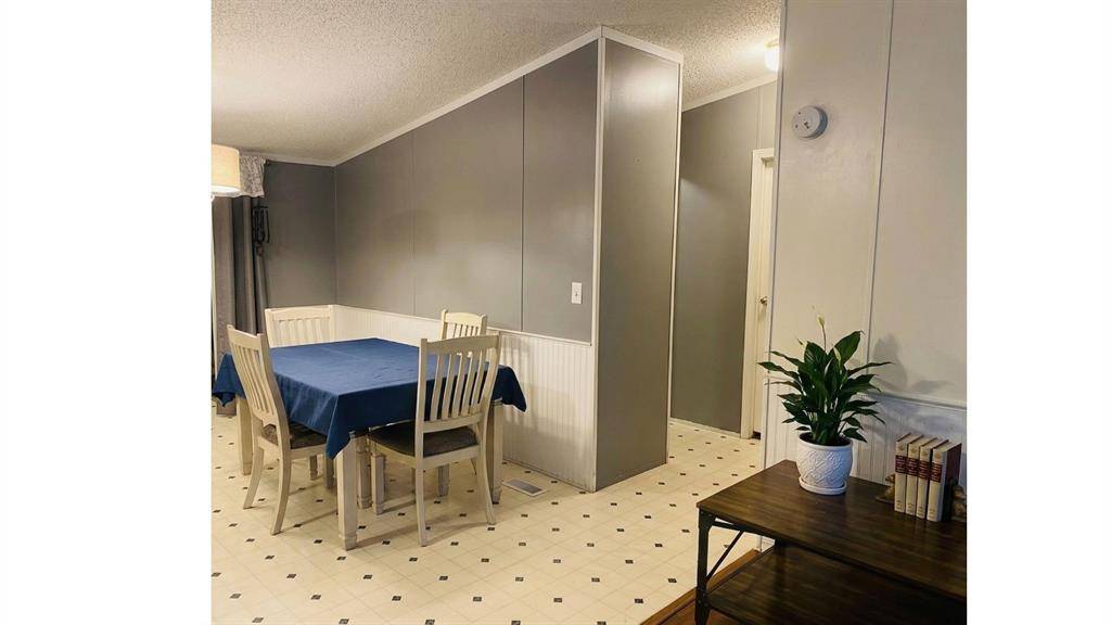 301 County Road 5716, Natalia, TX 78059