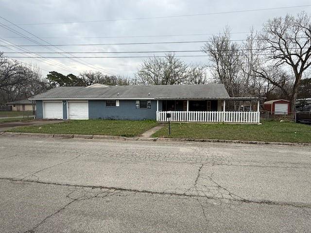 1217 N Lamb Street, Bowie, TX 76230
