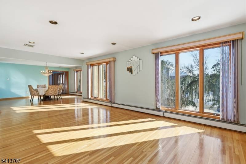 32 Sylvan Dr, Montville Twp., NJ 07058