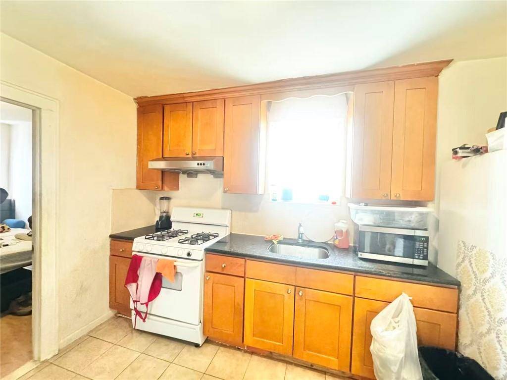 57-22 63rd ST, Maspeth, NY 11378