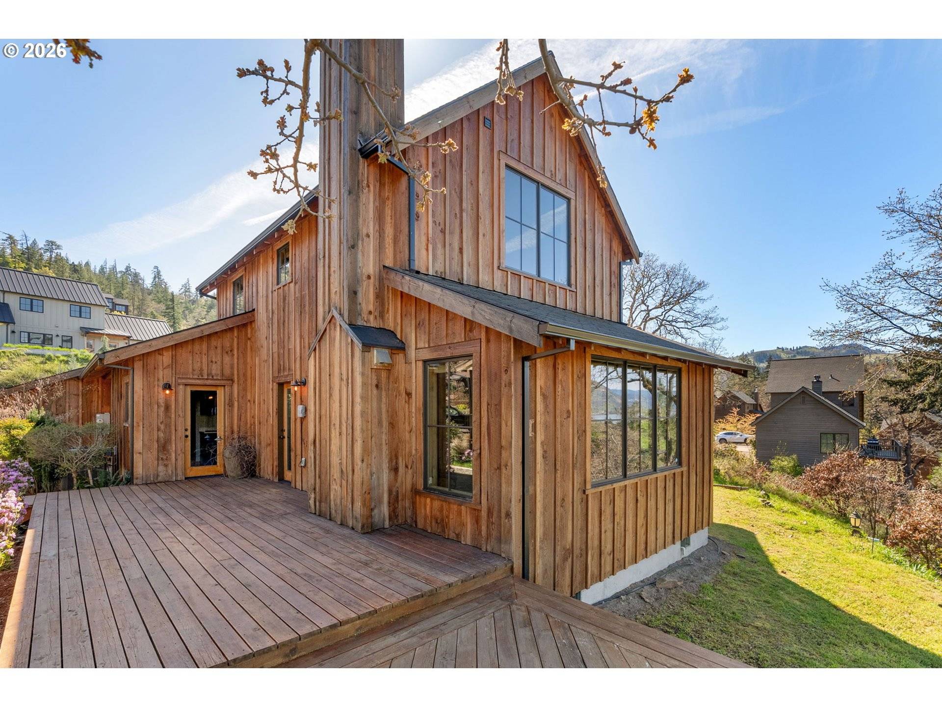 855 5TH AVE, Mosier, OR 97040