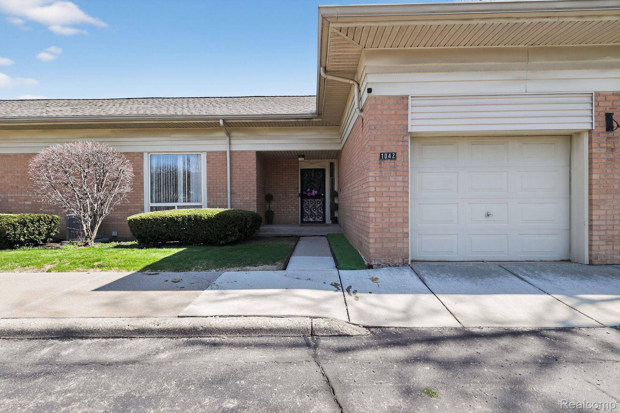 1042 Trevor PL, Detroit, MI 48207