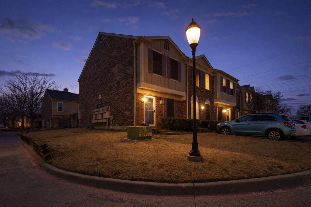 621 Carriagehouse Lane #9F, Garland, TX 75040