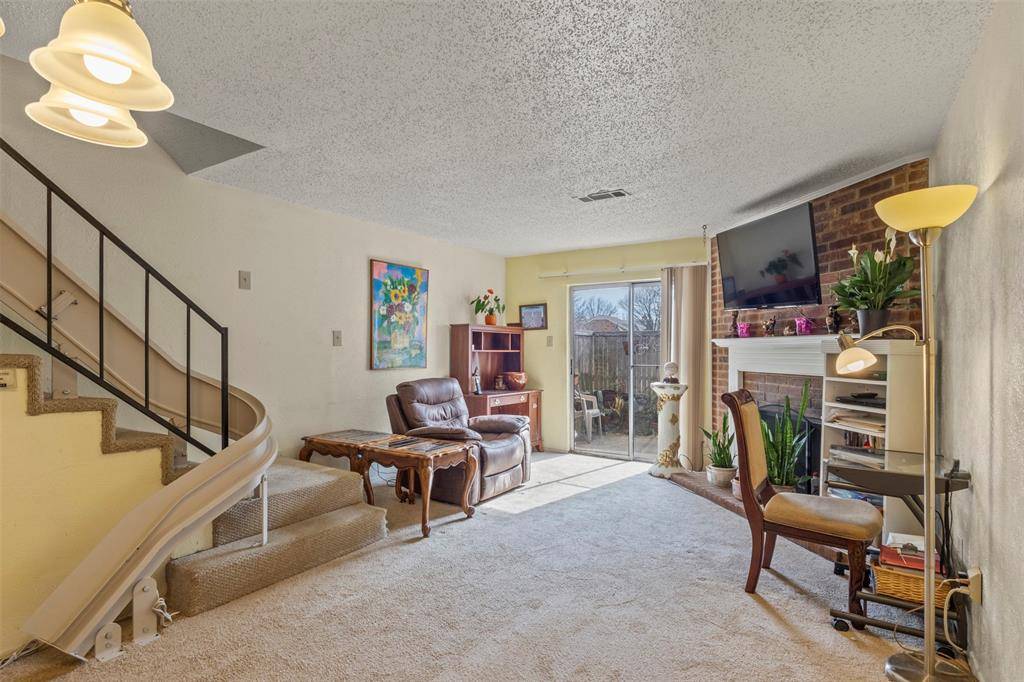 621 Carriagehouse Lane #9F, Garland, TX 75040