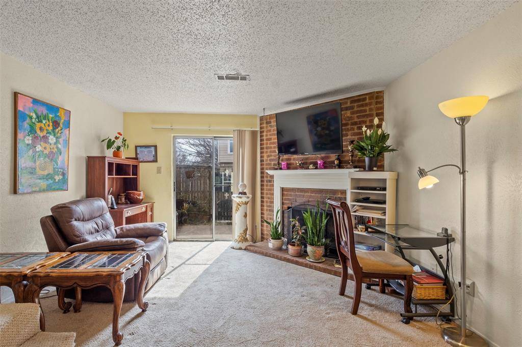 621 Carriagehouse Lane #9F, Garland, TX 75040