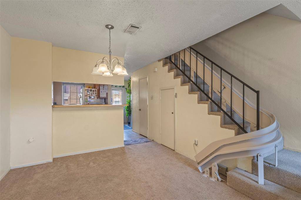 621 Carriagehouse Lane #9F, Garland, TX 75040