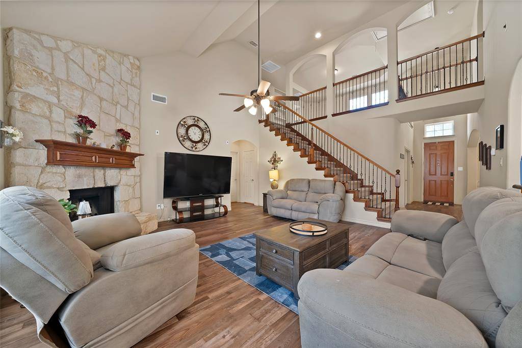 2815 Kaitlin Way, Grand Prairie, TX 75052