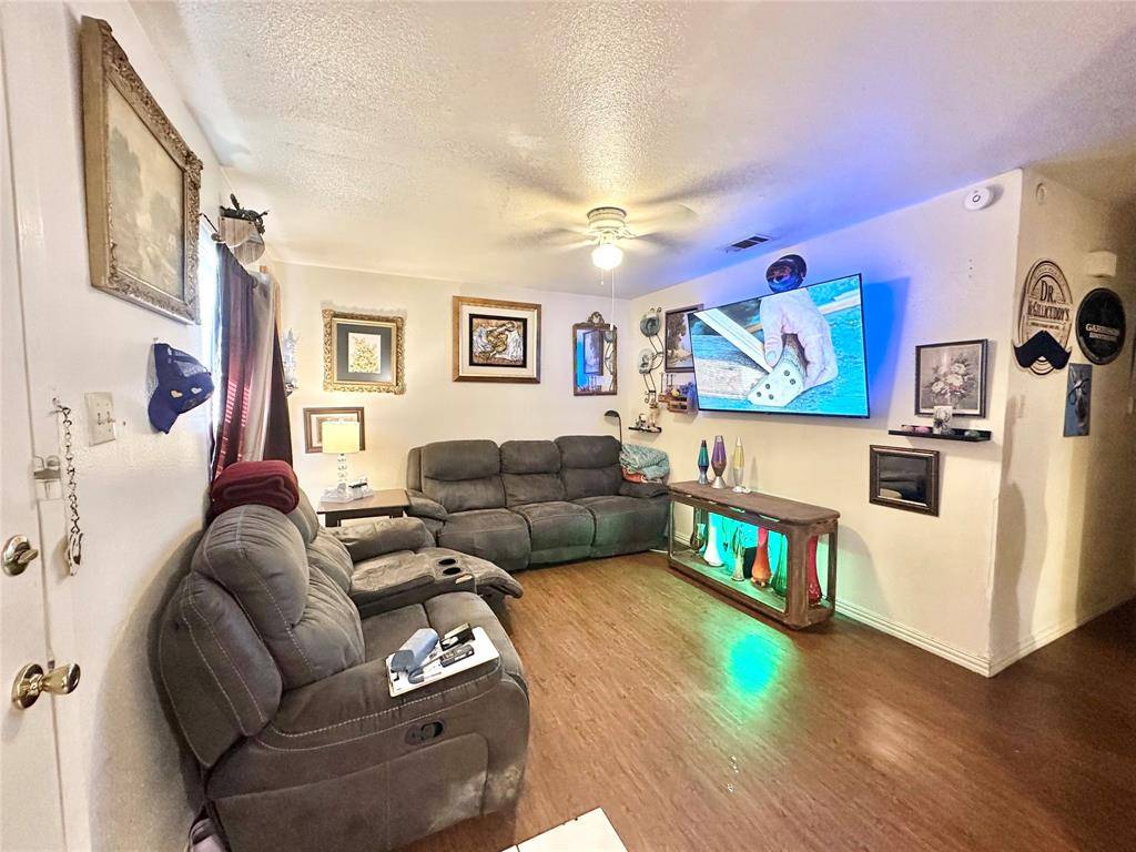 915 N 7th Street, Sanger, TX 76266