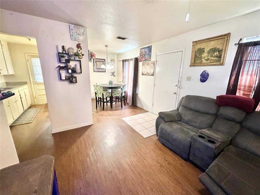 915 N 7th Street, Sanger, TX 76266