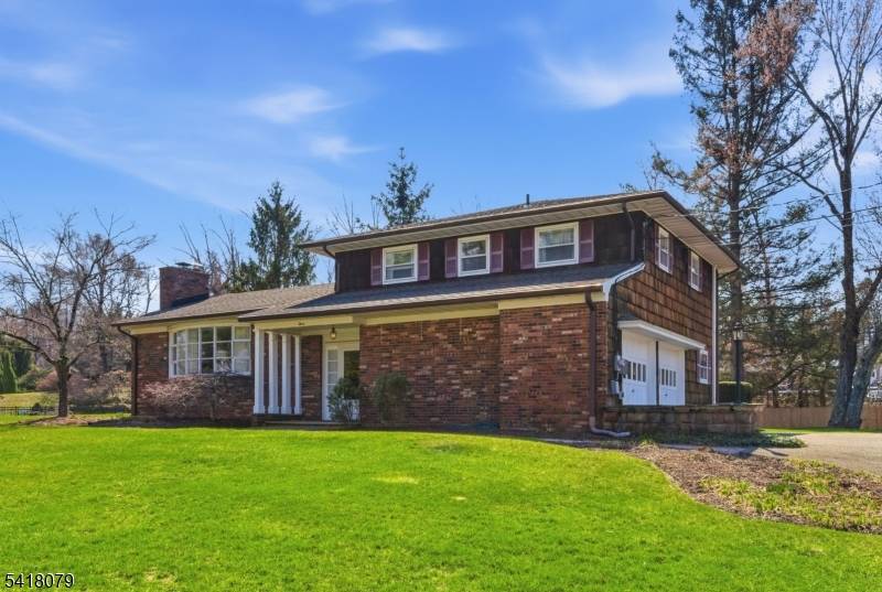 3 Manor Dr, Andover Twp., NJ 07860