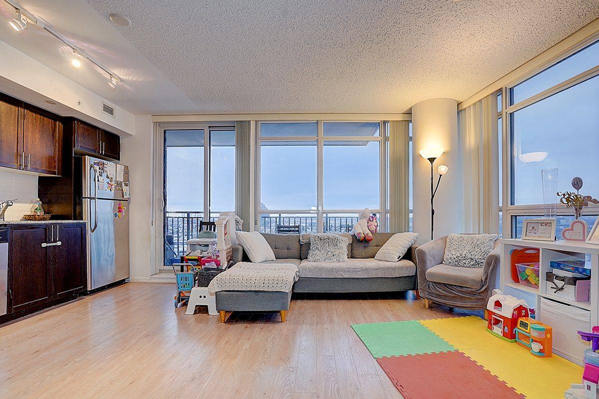 800 Lawrence AVE W #1723, Toronto W04, ON M6A 0B1