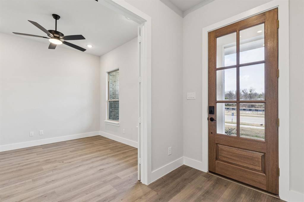 520 Winchester Way, Waxahachie, TX 75165