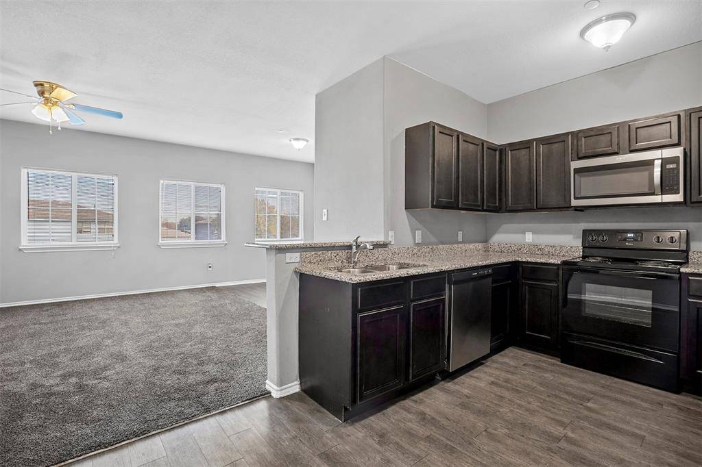 609 Meadow View Court #102, Denton, TX 76207