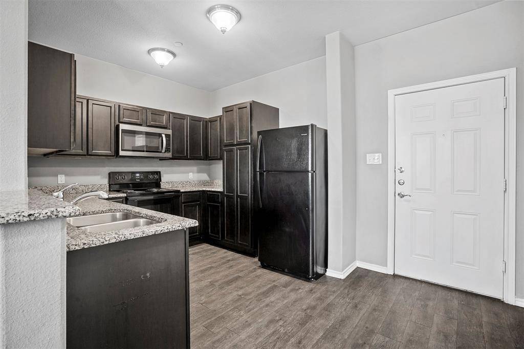 609 Meadow View Court #102, Denton, TX 76207