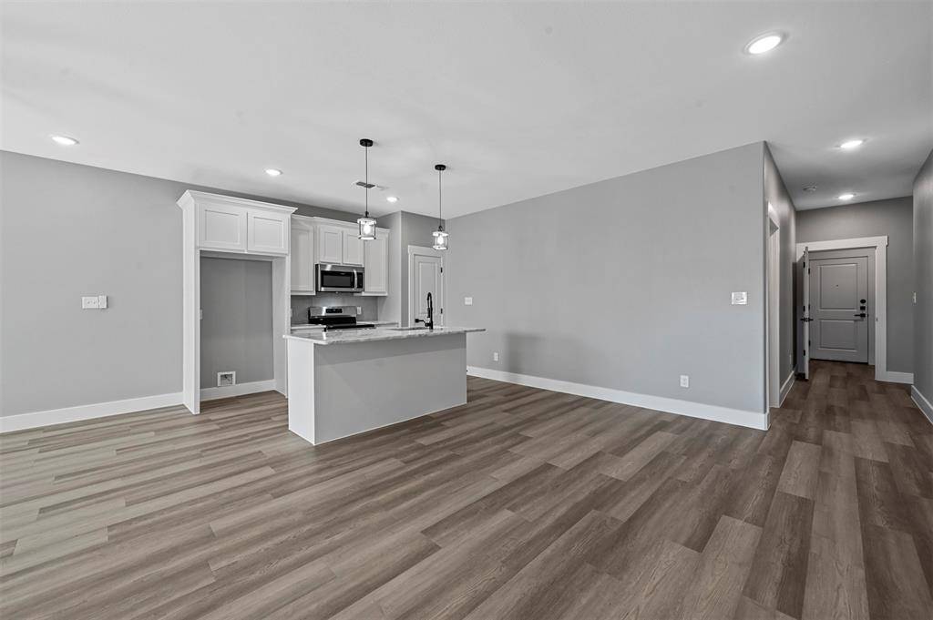 527 W Walker Street, Denison, TX 75020