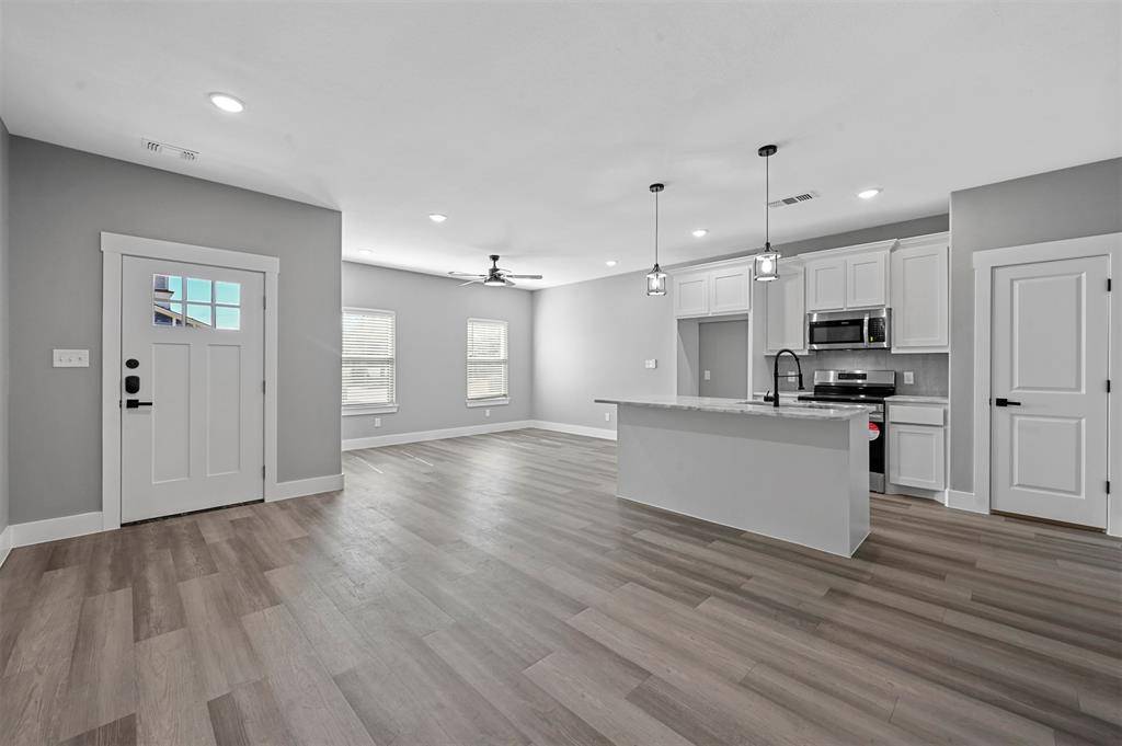 527 W Walker Street, Denison, TX 75020