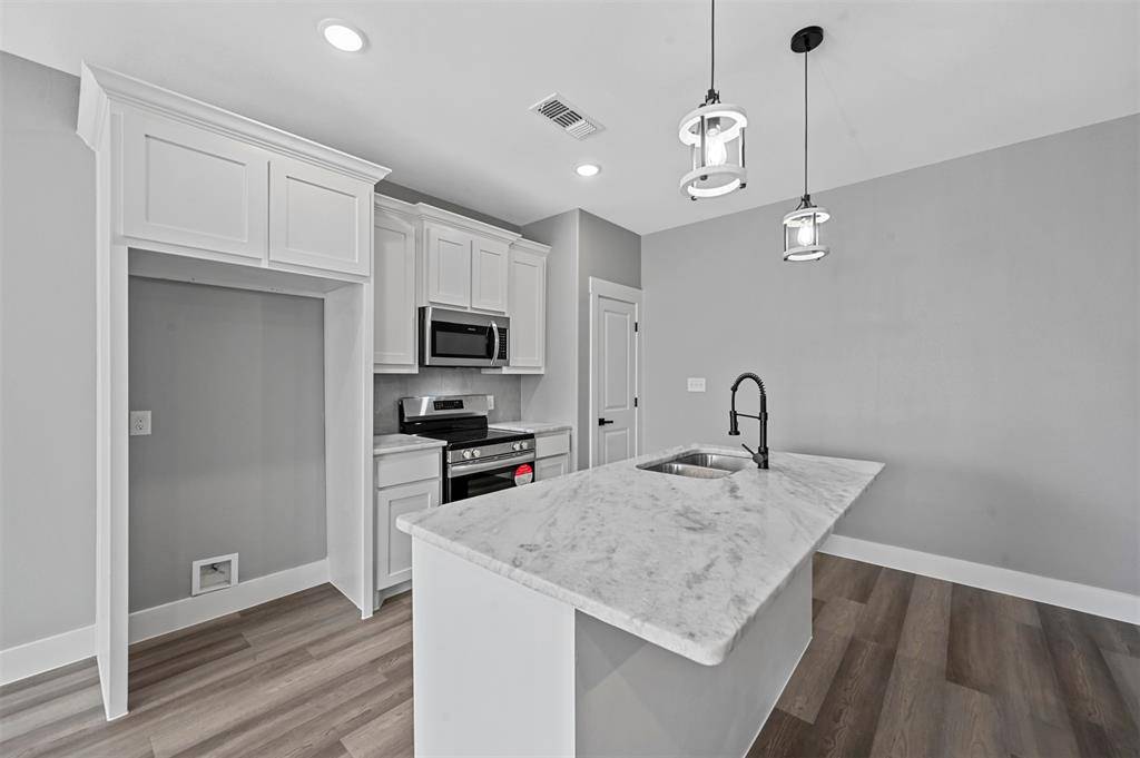 527 W Walker Street, Denison, TX 75020