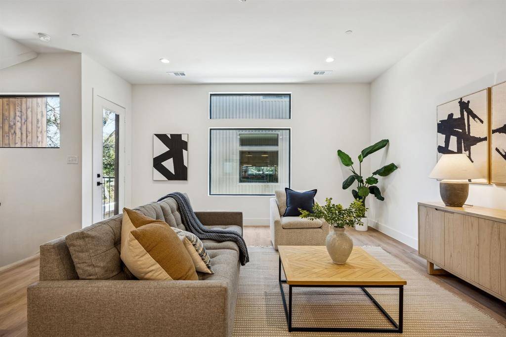 2147 Mail Avenue, Dallas, TX 75235