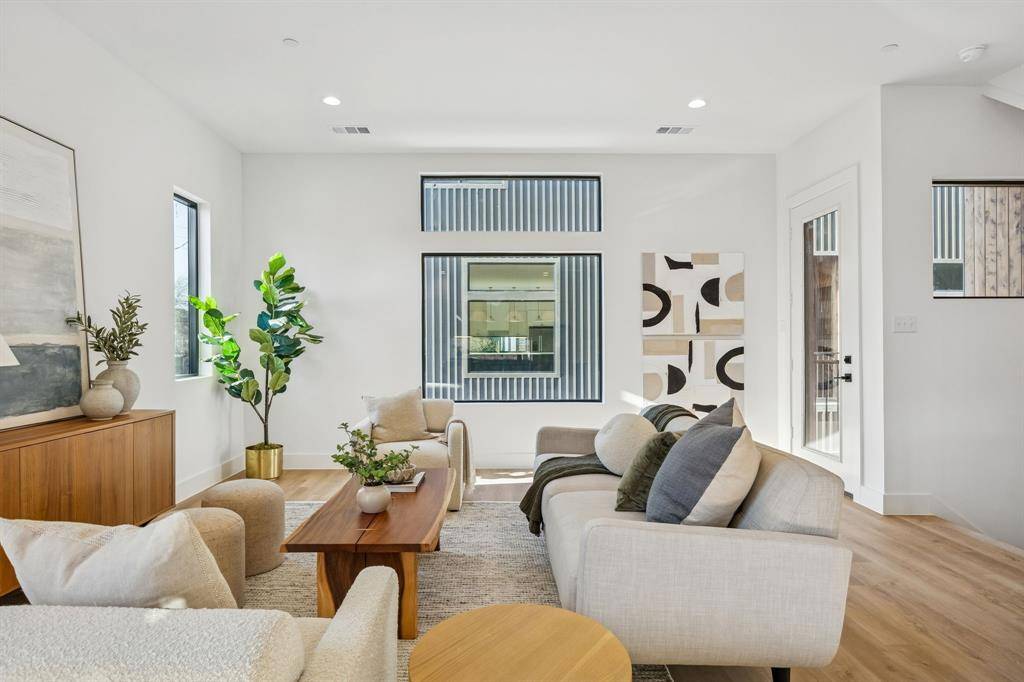 2151 Mail Avenue #101, Dallas, TX 75235