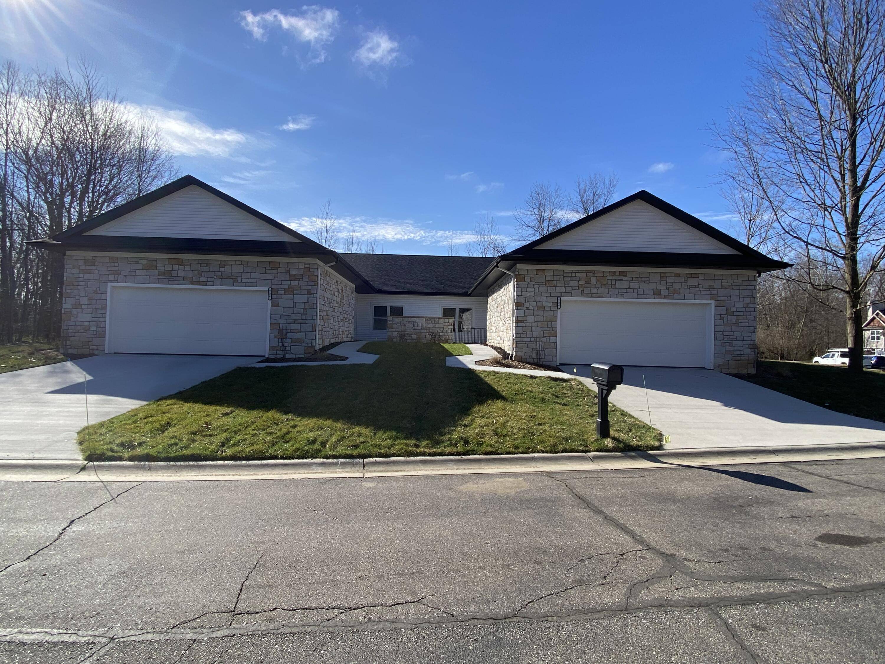 725 Violet WAY, Royalton Twp, MI 49085