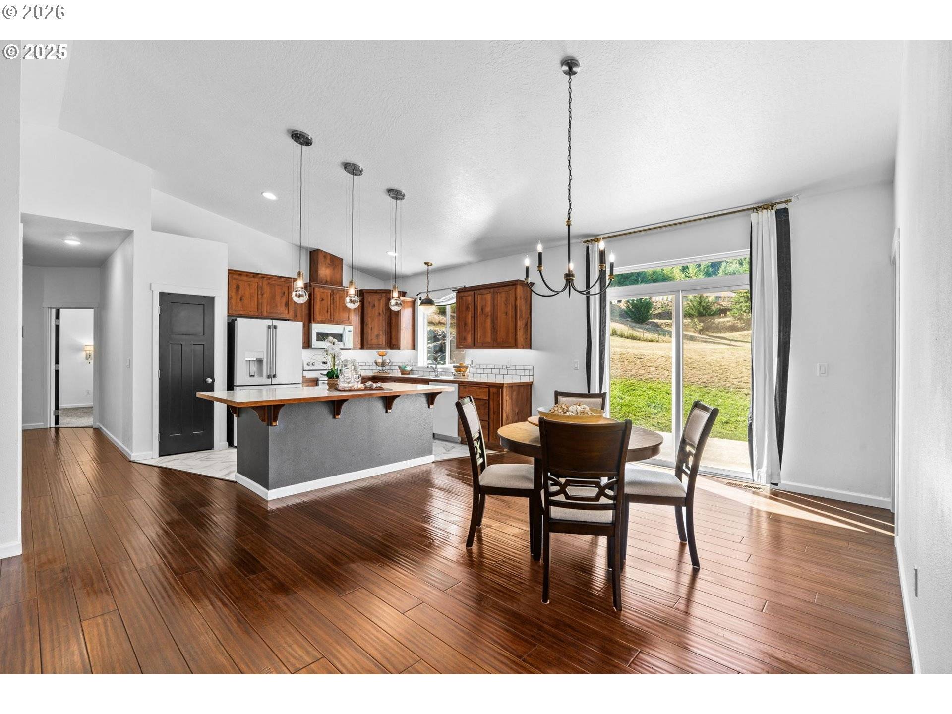 2187 E MADISON AVE, Cottage Grove, OR 97424