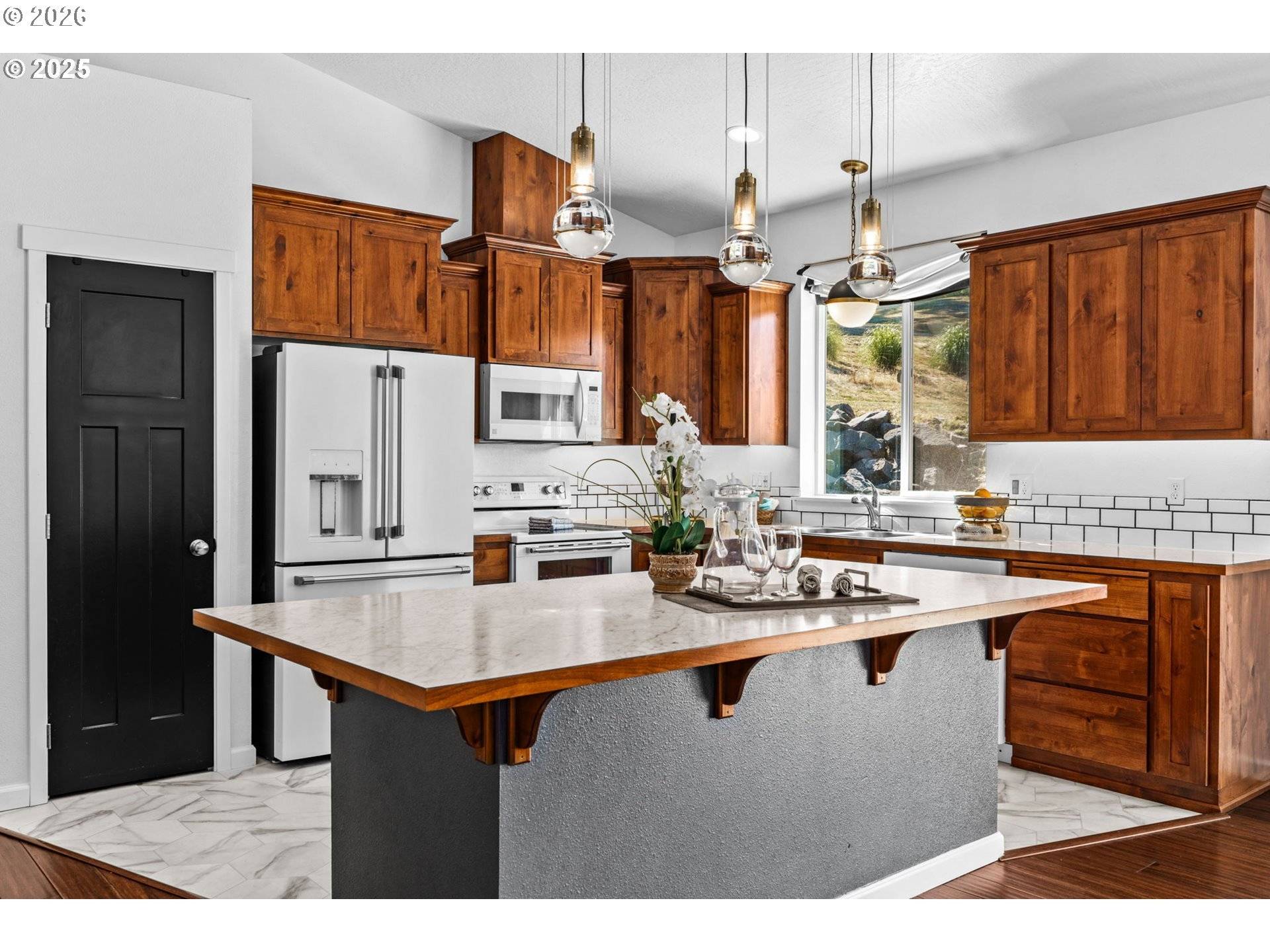 2187 E MADISON AVE, Cottage Grove, OR 97424