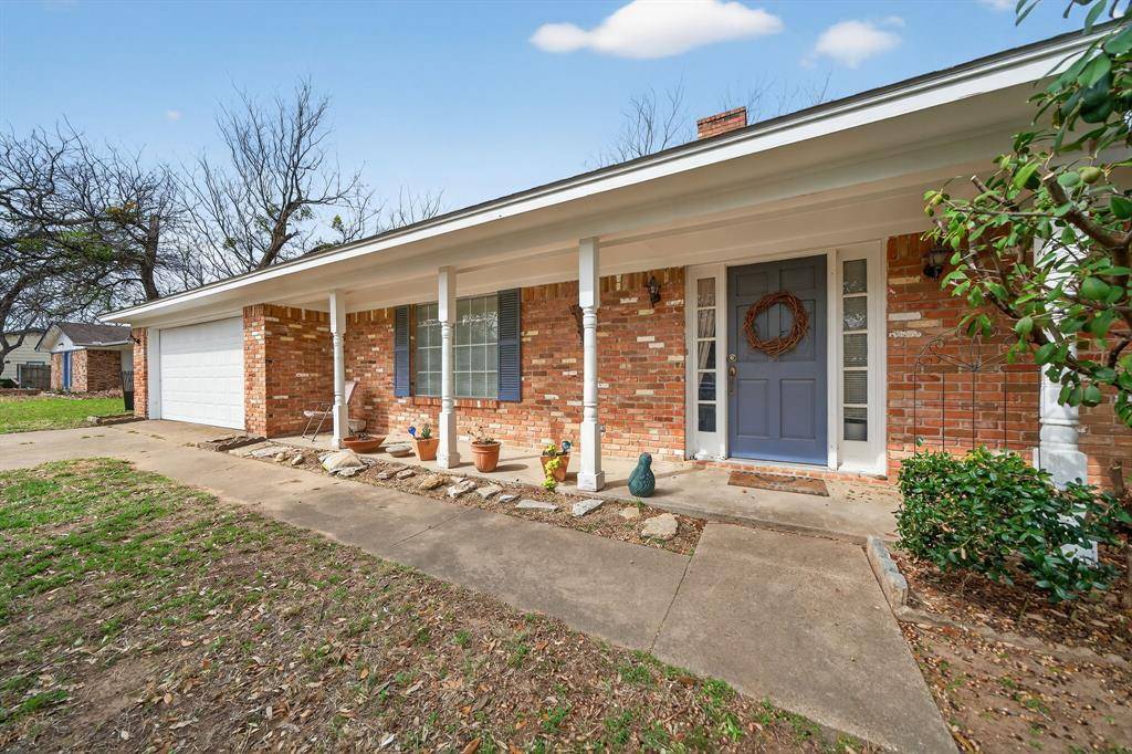 3904 Bandera Drive, De Cordova, TX 76049