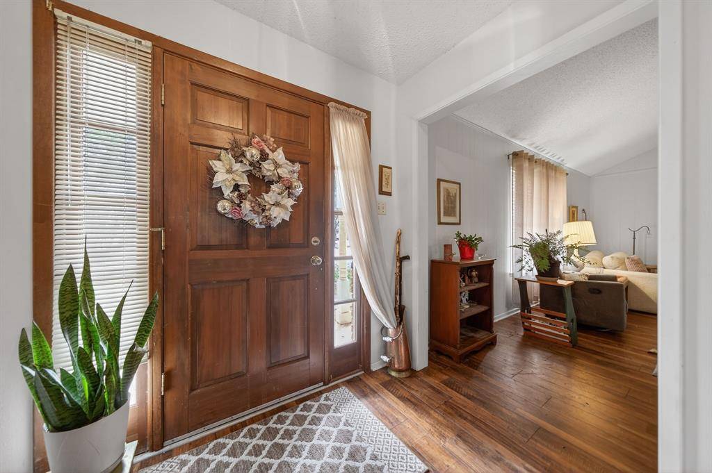 3904 Bandera Drive, De Cordova, TX 76049