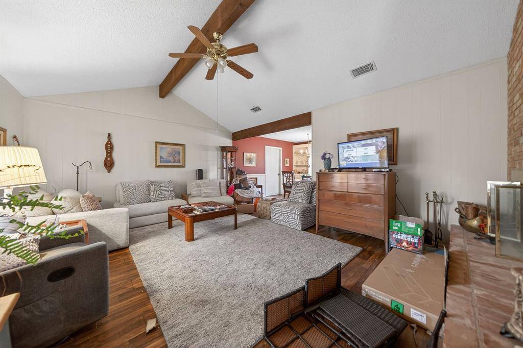 3904 Bandera Drive, De Cordova, TX 76049