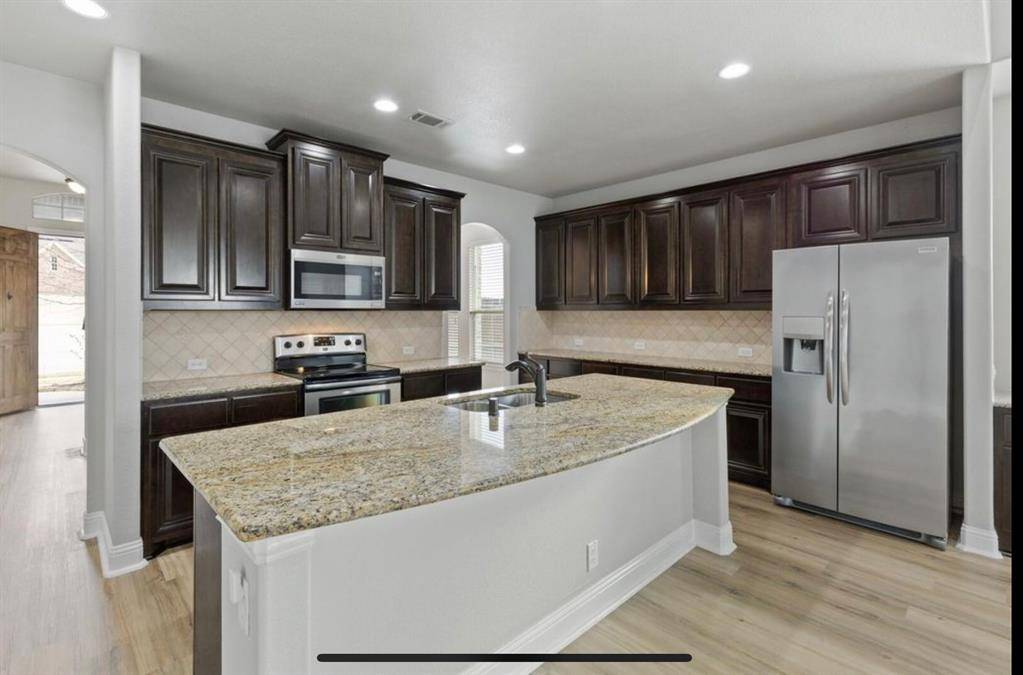 4201 Oak Bluff Drive, Melissa, TX 75454