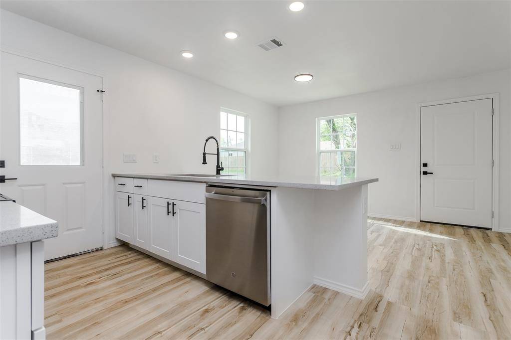 308 S 3rd, Bonham, TX 75418