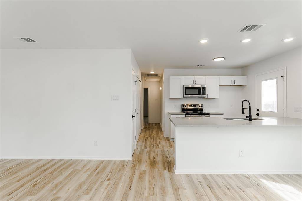 308 S 3rd, Bonham, TX 75418