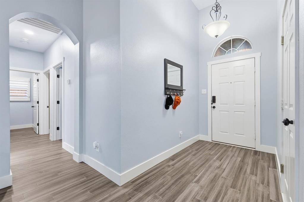 1711 Copper Leaf Drive, Corinth, TX 76210