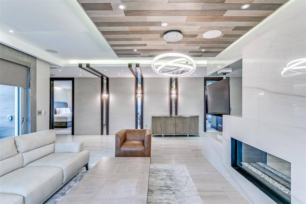 4005 Gaston Avenue, Dallas, TX 75246