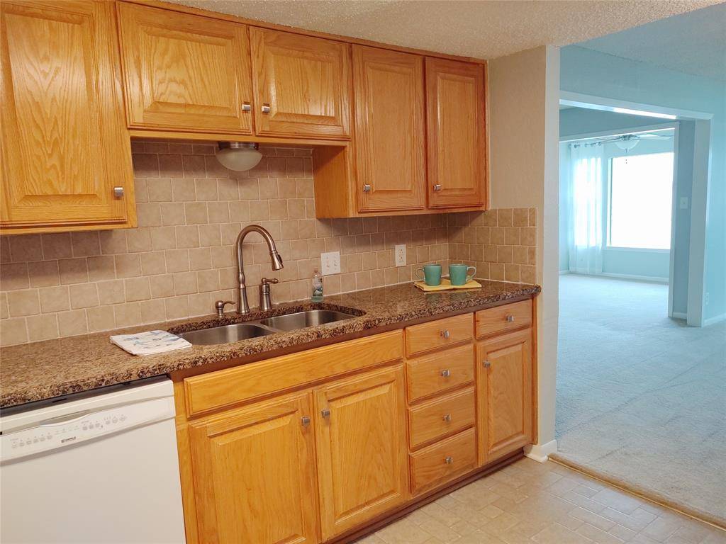 112 Harbor Drive #212, Runaway Bay, TX 76426