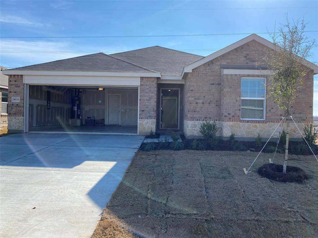 4533 Greenham Lane, Fort Worth, TX 76036