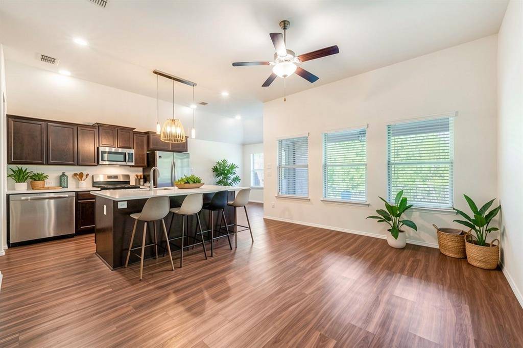 2070 Alamandine Avenue, Cross Roads, TX 76227