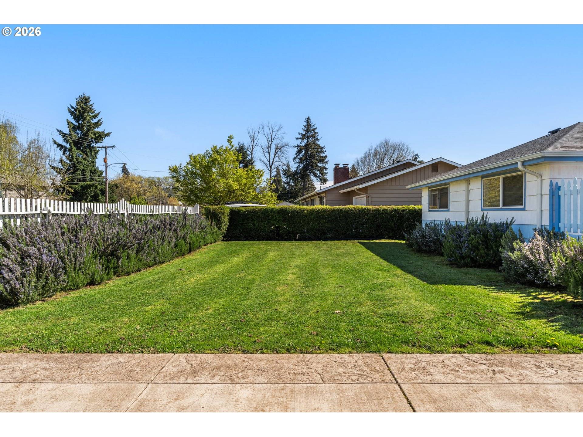 2956 WILLAKENZIE RD, Eugene, OR 97401