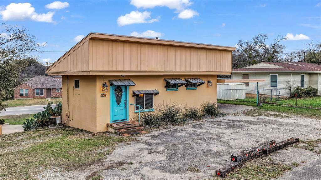 321 W Rentz Street, Weatherford, TX 76086