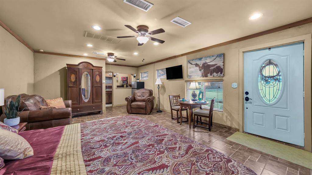 321 W Rentz Street, Weatherford, TX 76086