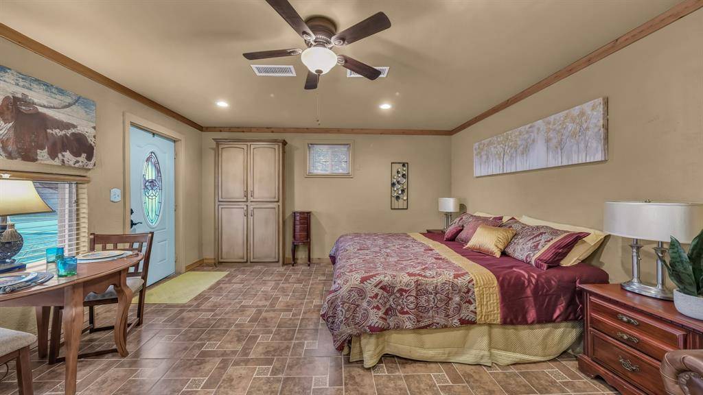 321 W Rentz Street, Weatherford, TX 76086