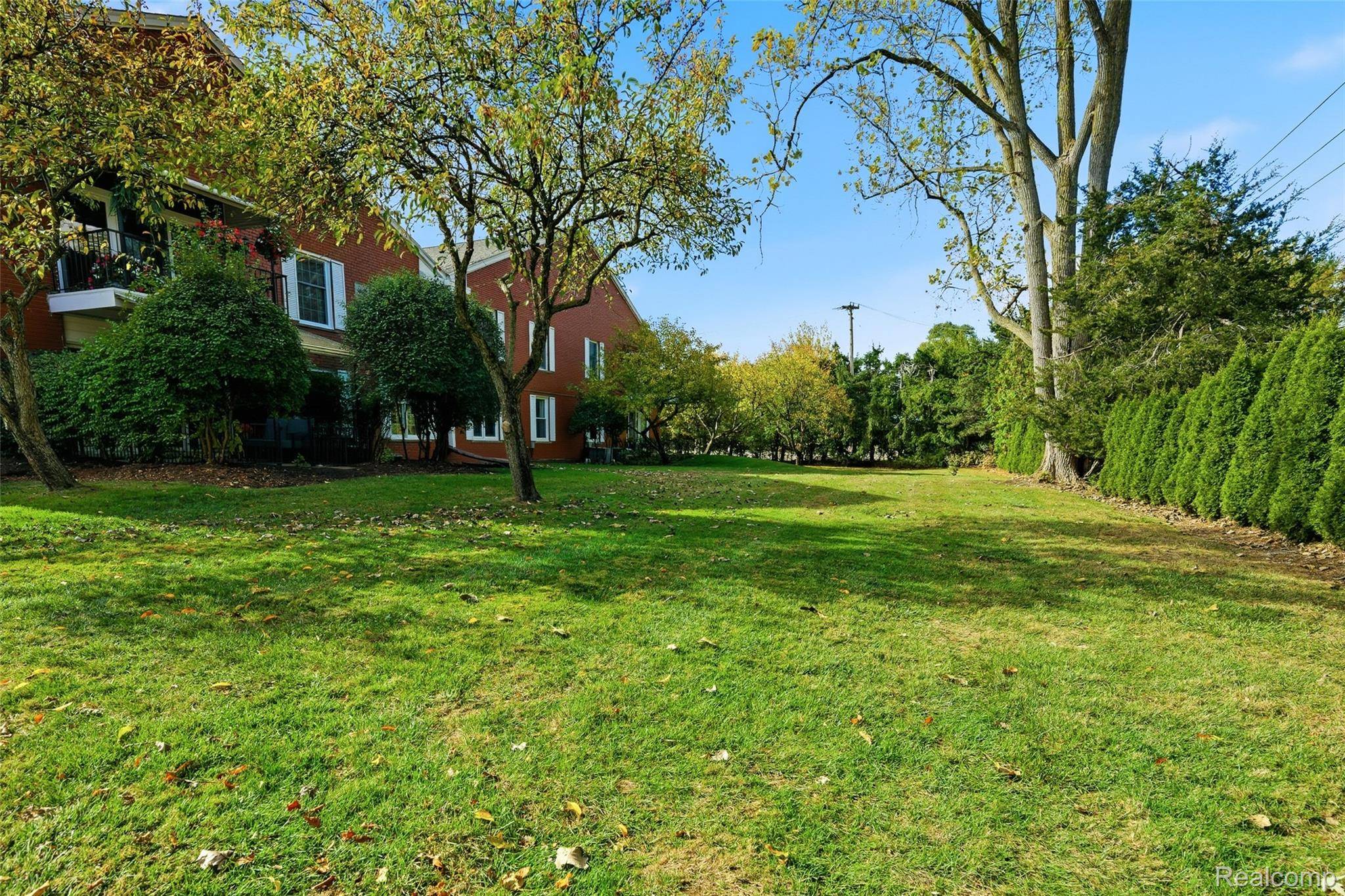 19710 13 Mile RD #107, Beverly Hills Village, MI 48025