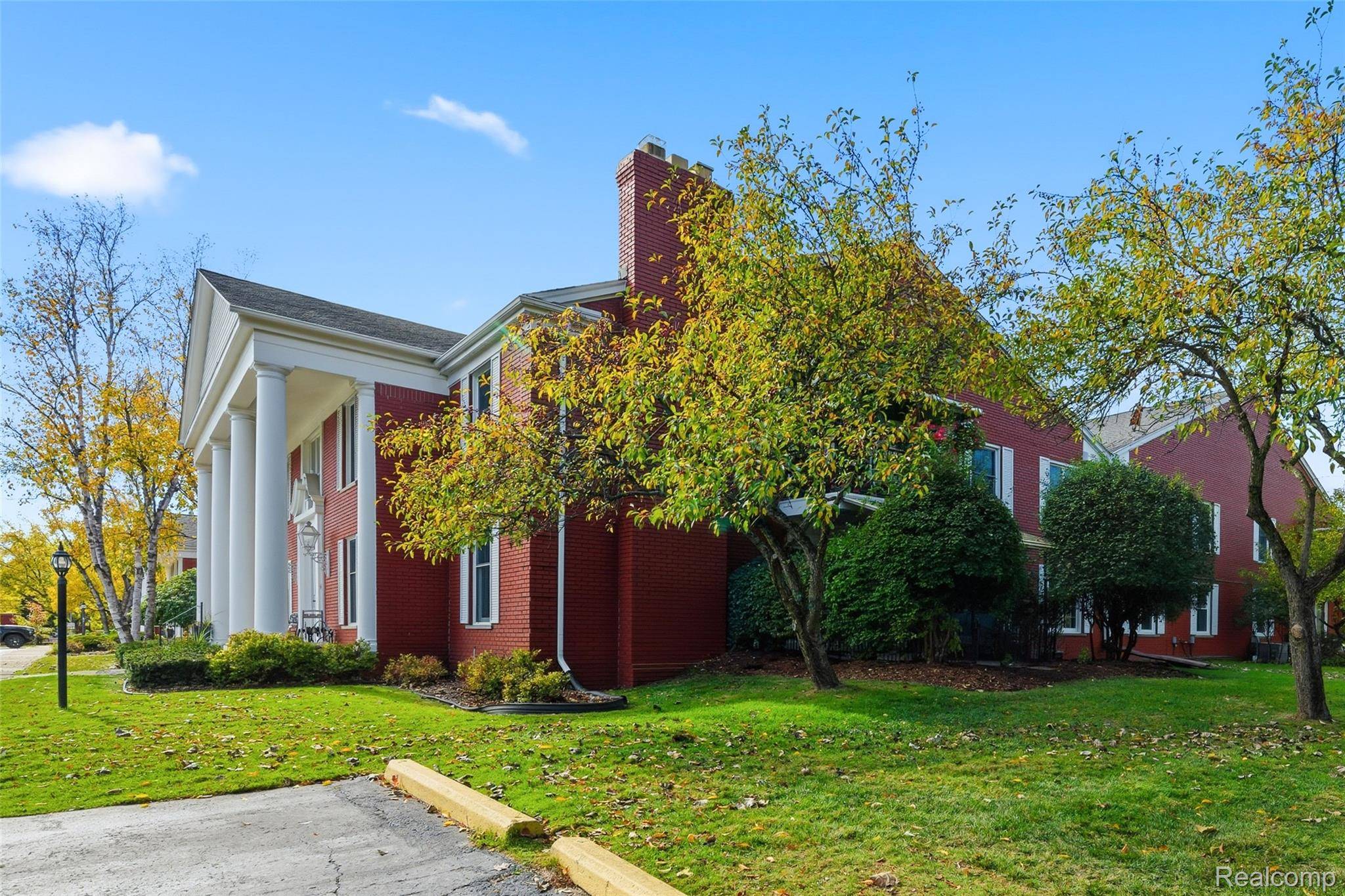 19710 13 Mile RD #107, Beverly Hills Village, MI 48025