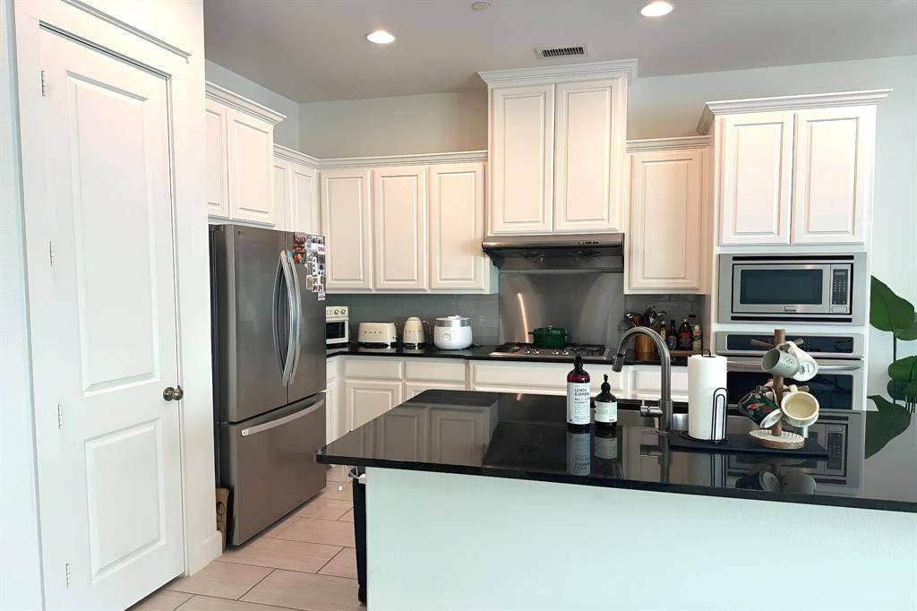 1140 Peacock Boulevard, Carrollton, TX 75007