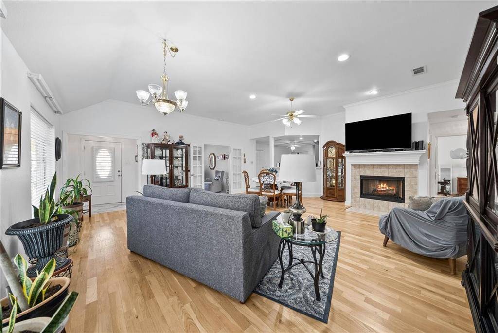 942 Cresthill Drive #20, Cedar Hill, TX 75104