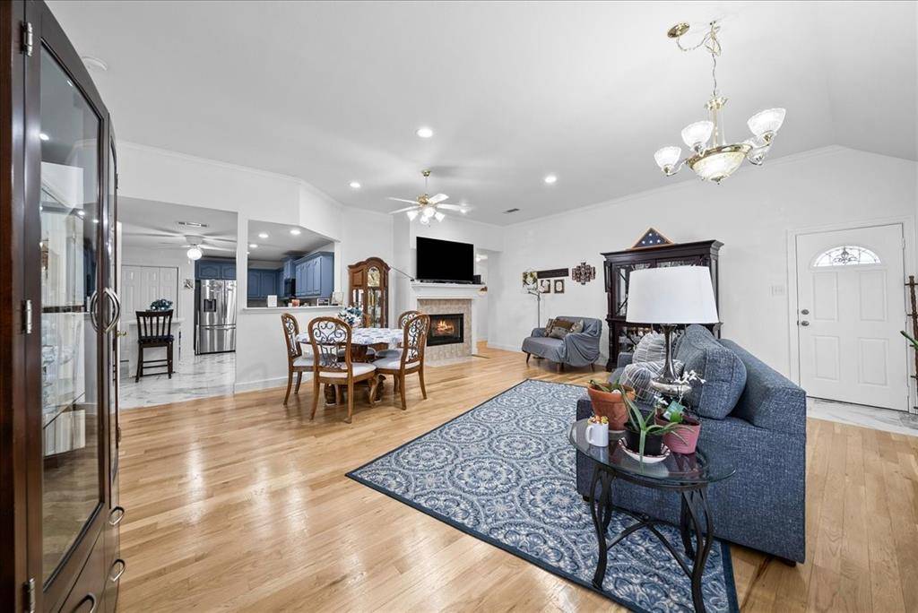 942 Cresthill Drive #20, Cedar Hill, TX 75104