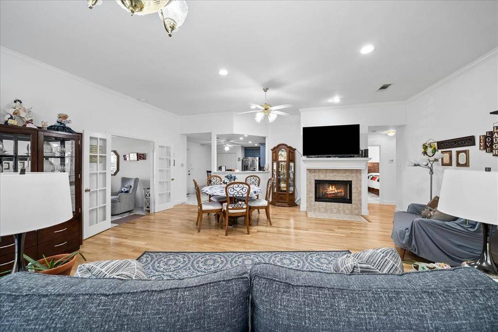 942 Cresthill Drive #20, Cedar Hill, TX 75104