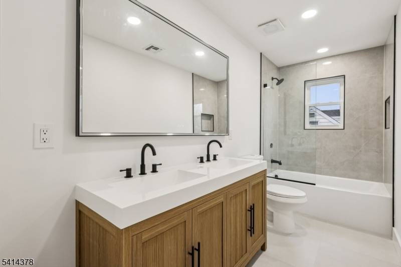 58 Fern St, Edison Twp., NJ 08817