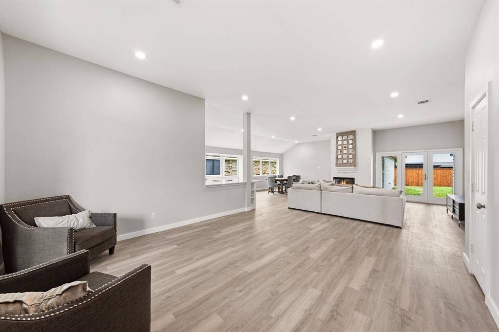 813 Creek Valley Road, Mesquite, TX 75181