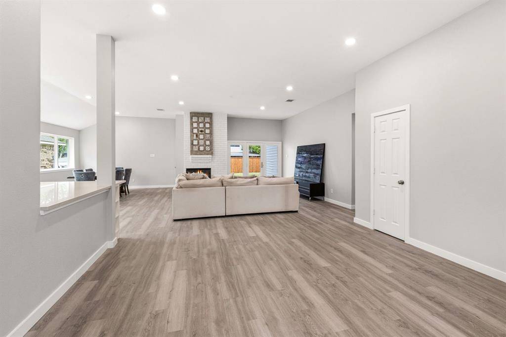 813 Creek Valley Road, Mesquite, TX 75181